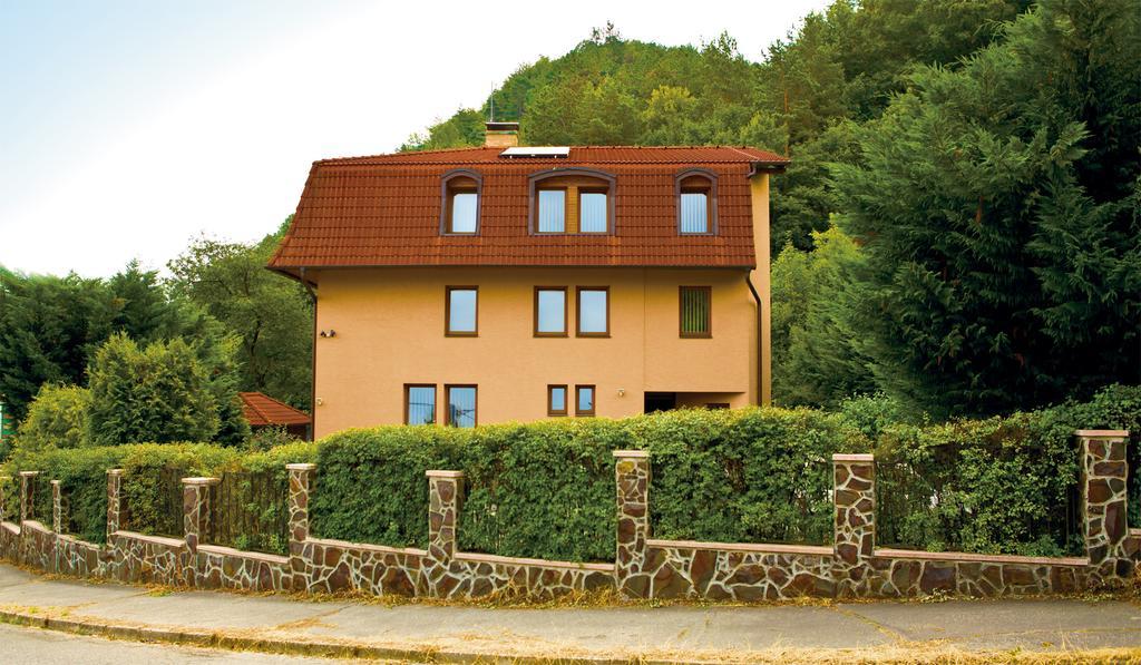 Penzion Pod Brezinou Trenčín Екстериор снимка